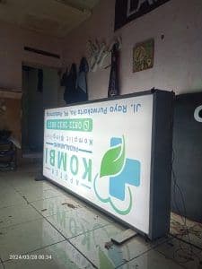Papan nama toko